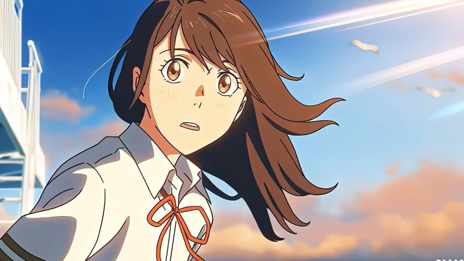 Suzume, con una expresión de asombro, mirando hacia el cielo desde el barco, simbolizando la esperanza y la emoción de su viaje con Souta en la película Suzume.